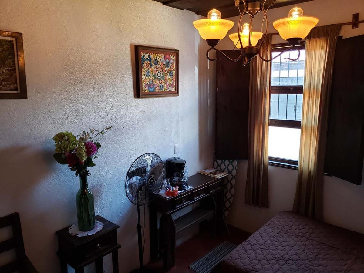 Parrot House Bed & Breakfast Antigua Ngoại thất bức ảnh