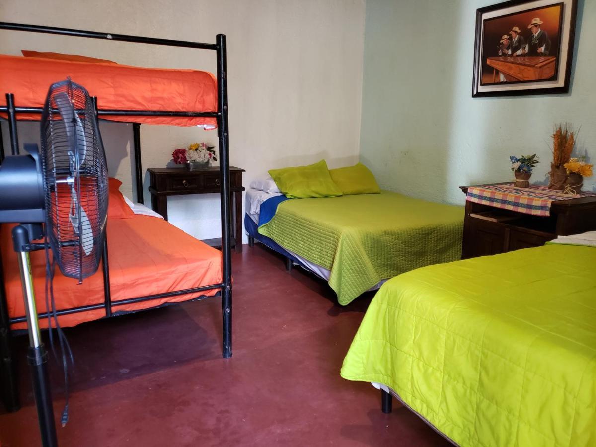 Parrot House Bed & Breakfast Antigua Ngoại thất bức ảnh