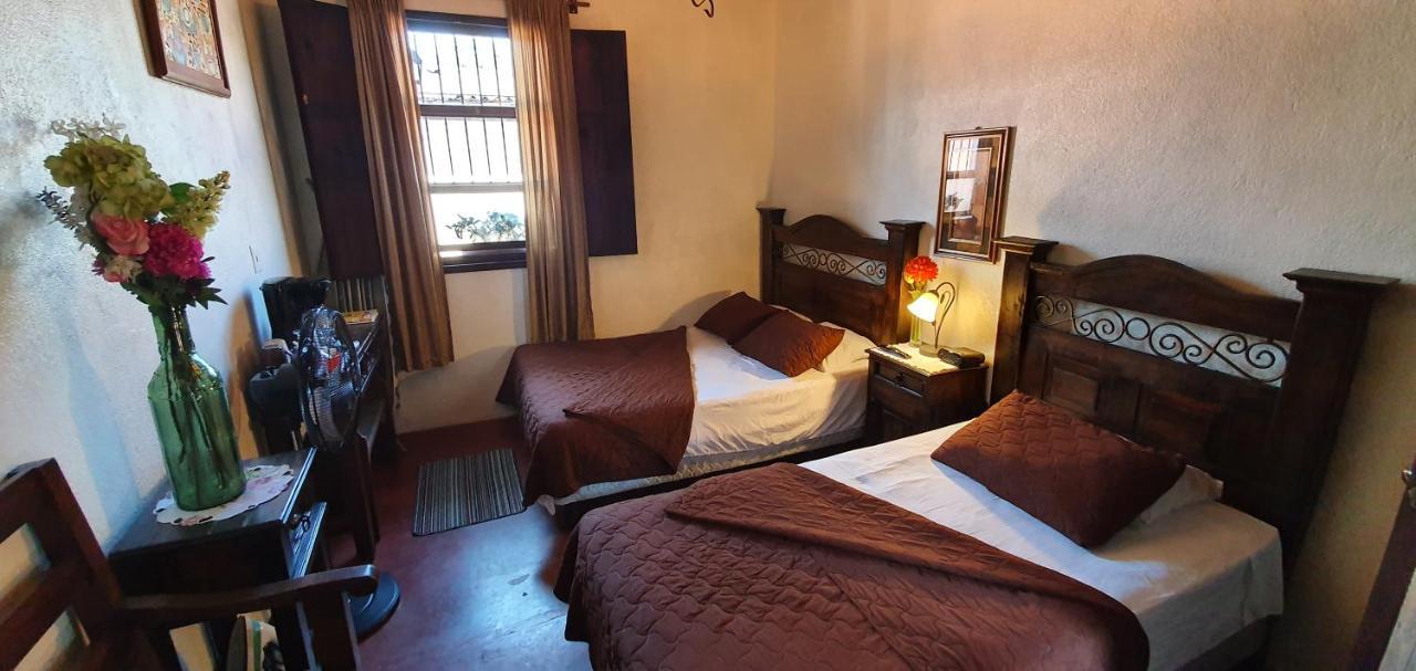 Parrot House Bed & Breakfast Antigua Ngoại thất bức ảnh